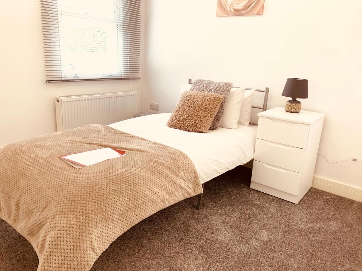 Elthorne Luxury Apartments - アクスブリッジ エクステリア 写真