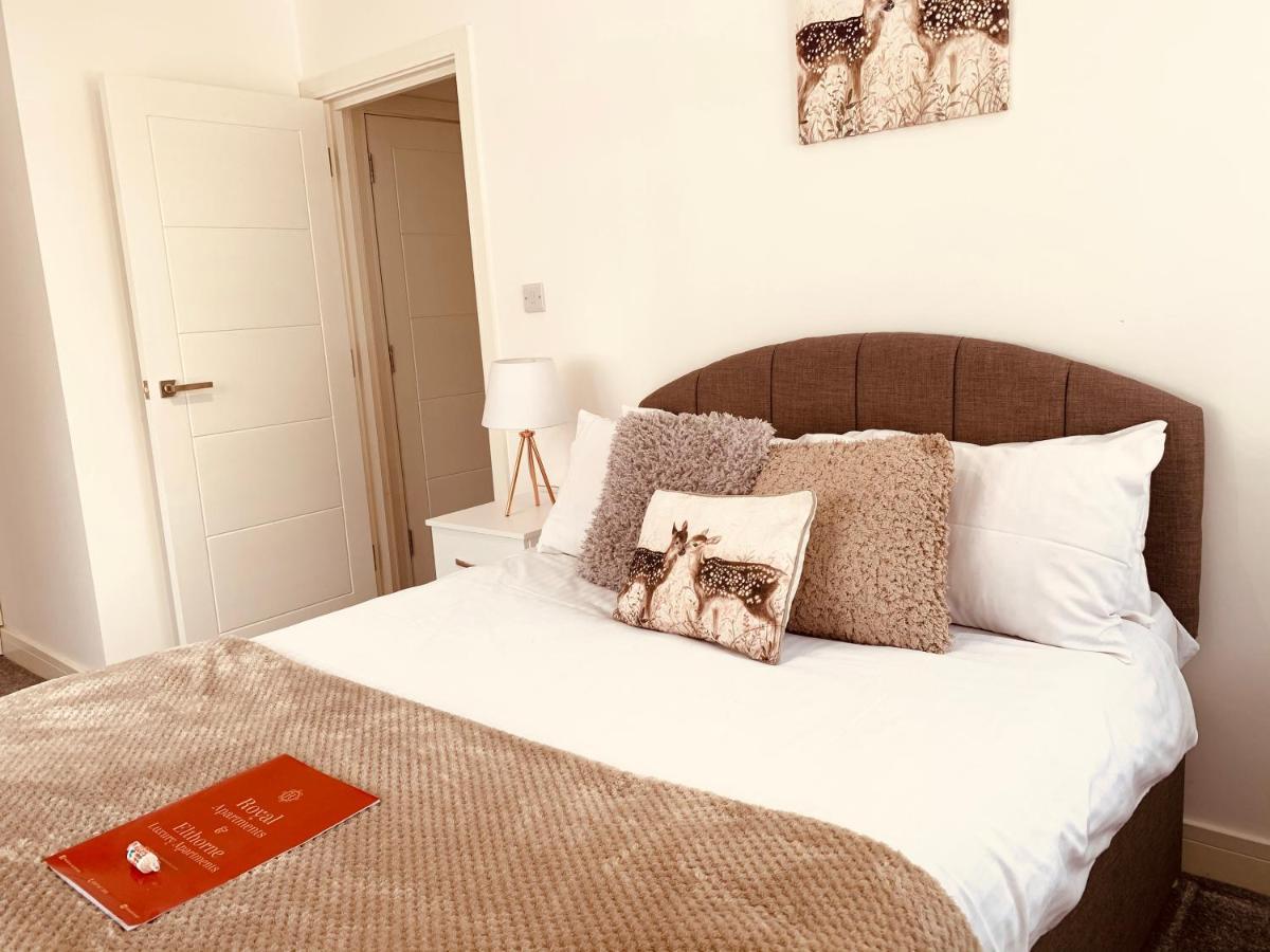 Elthorne Luxury Apartments - アクスブリッジ エクステリア 写真