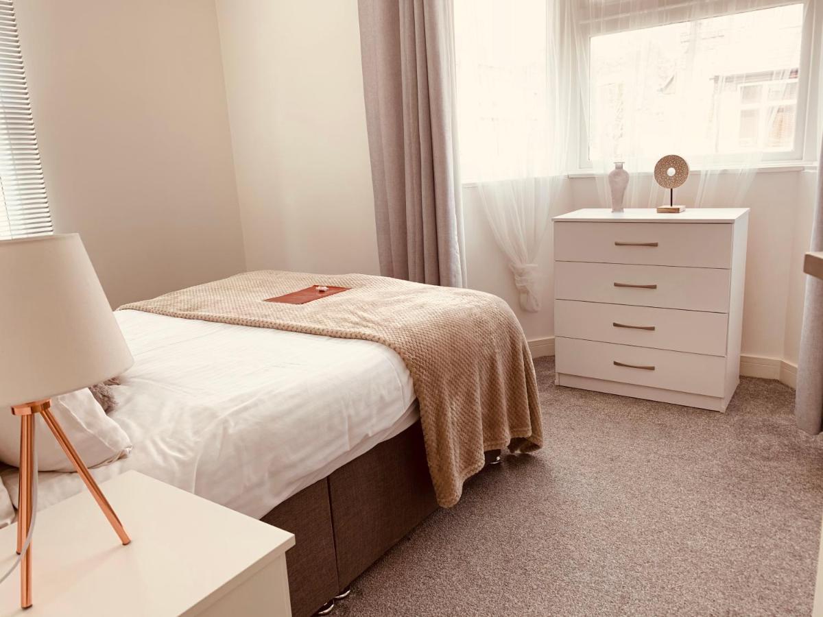 Elthorne Luxury Apartments - アクスブリッジ エクステリア 写真