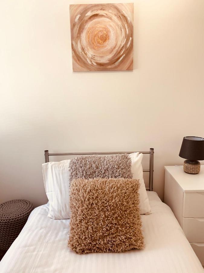 Elthorne Luxury Apartments - アクスブリッジ エクステリア 写真