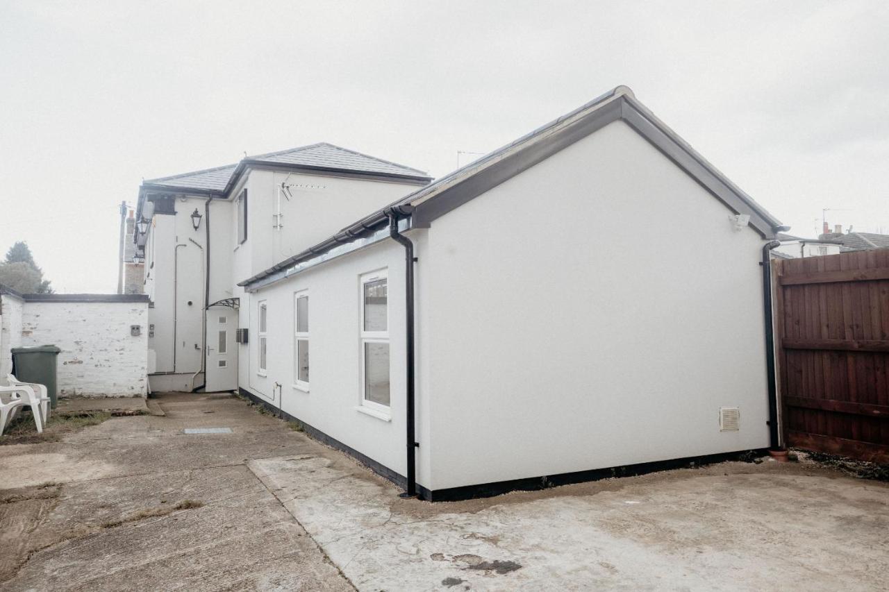 Elthorne Luxury Apartments - アクスブリッジ エクステリア 写真