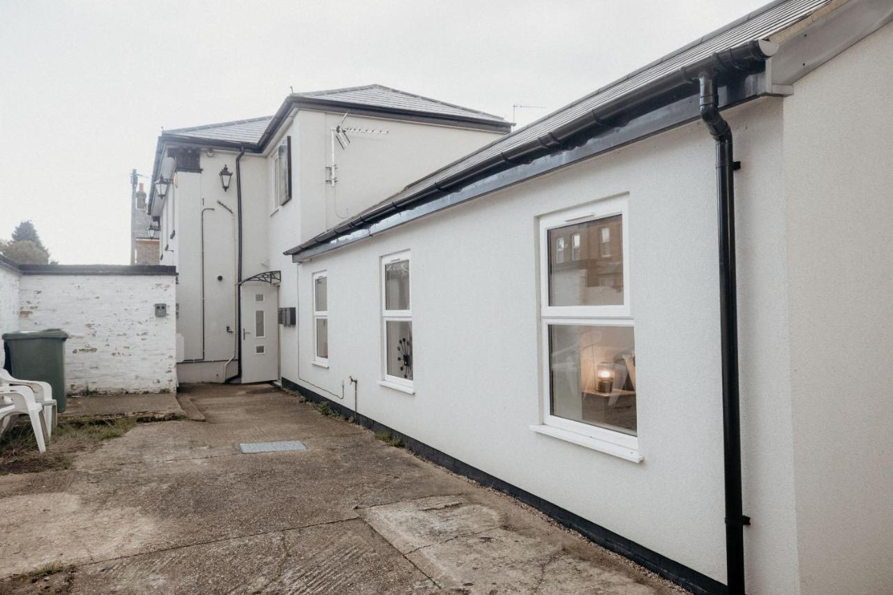 Elthorne Luxury Apartments - アクスブリッジ エクステリア 写真