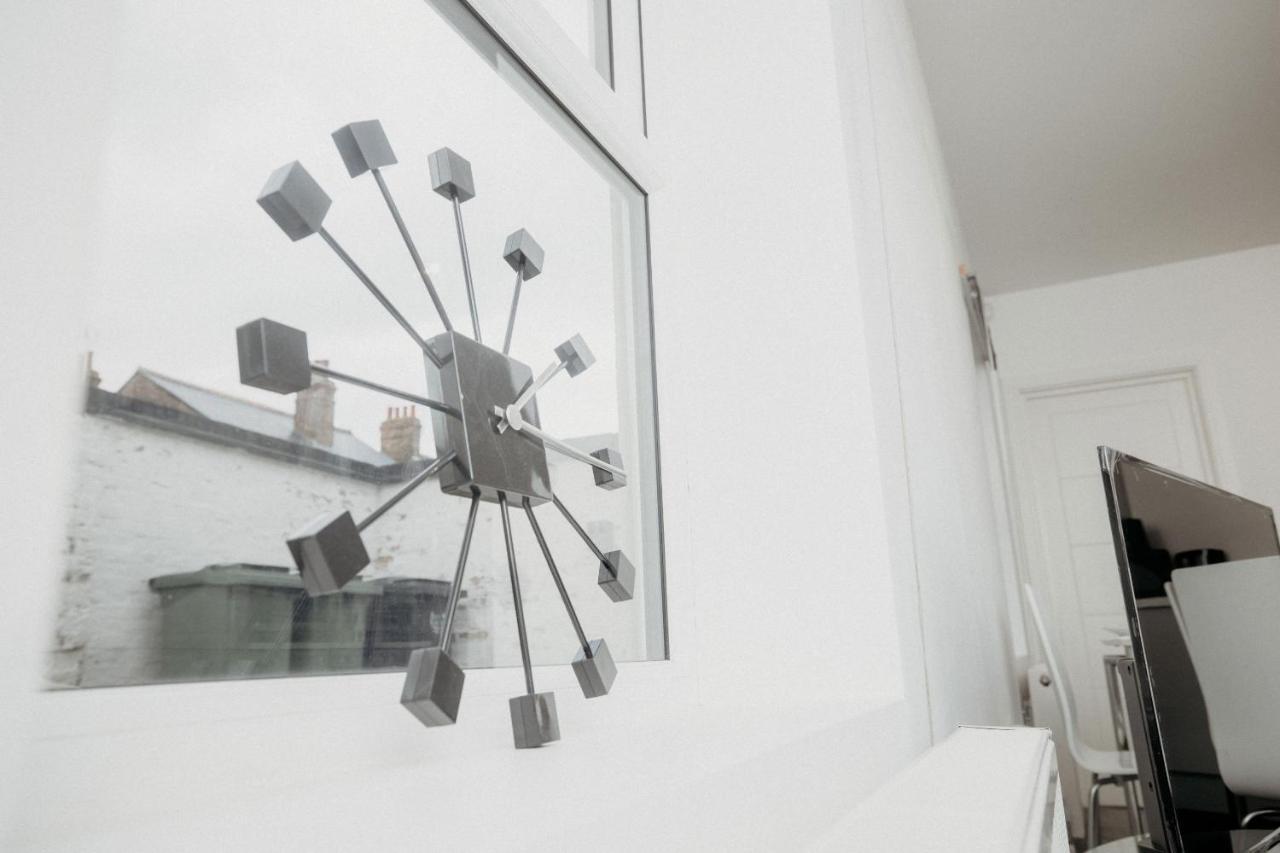 Elthorne Luxury Apartments - アクスブリッジ エクステリア 写真