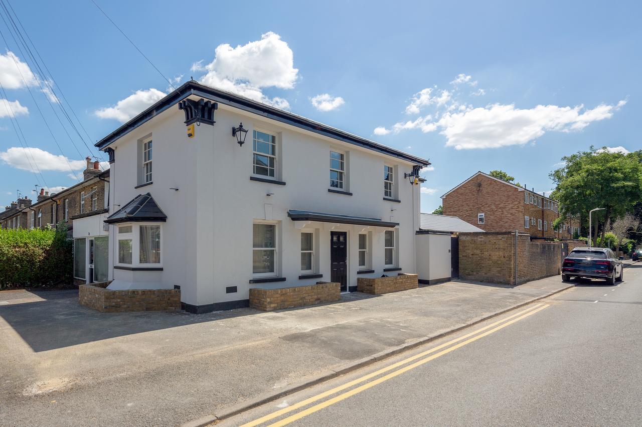 Elthorne Luxury Apartments - アクスブリッジ エクステリア 写真