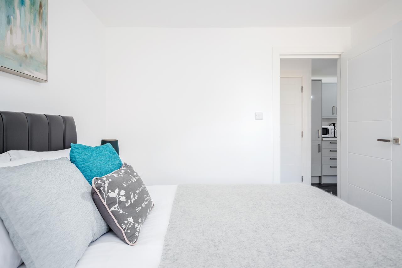 Elthorne Luxury Apartments - アクスブリッジ エクステリア 写真