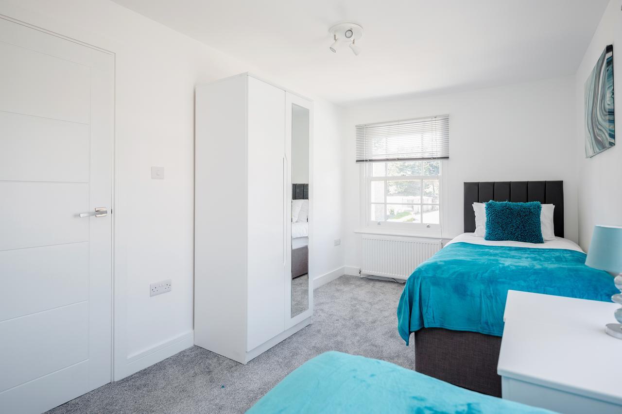 Elthorne Luxury Apartments - アクスブリッジ エクステリア 写真