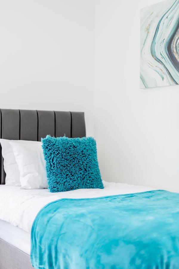 Elthorne Luxury Apartments - アクスブリッジ エクステリア 写真