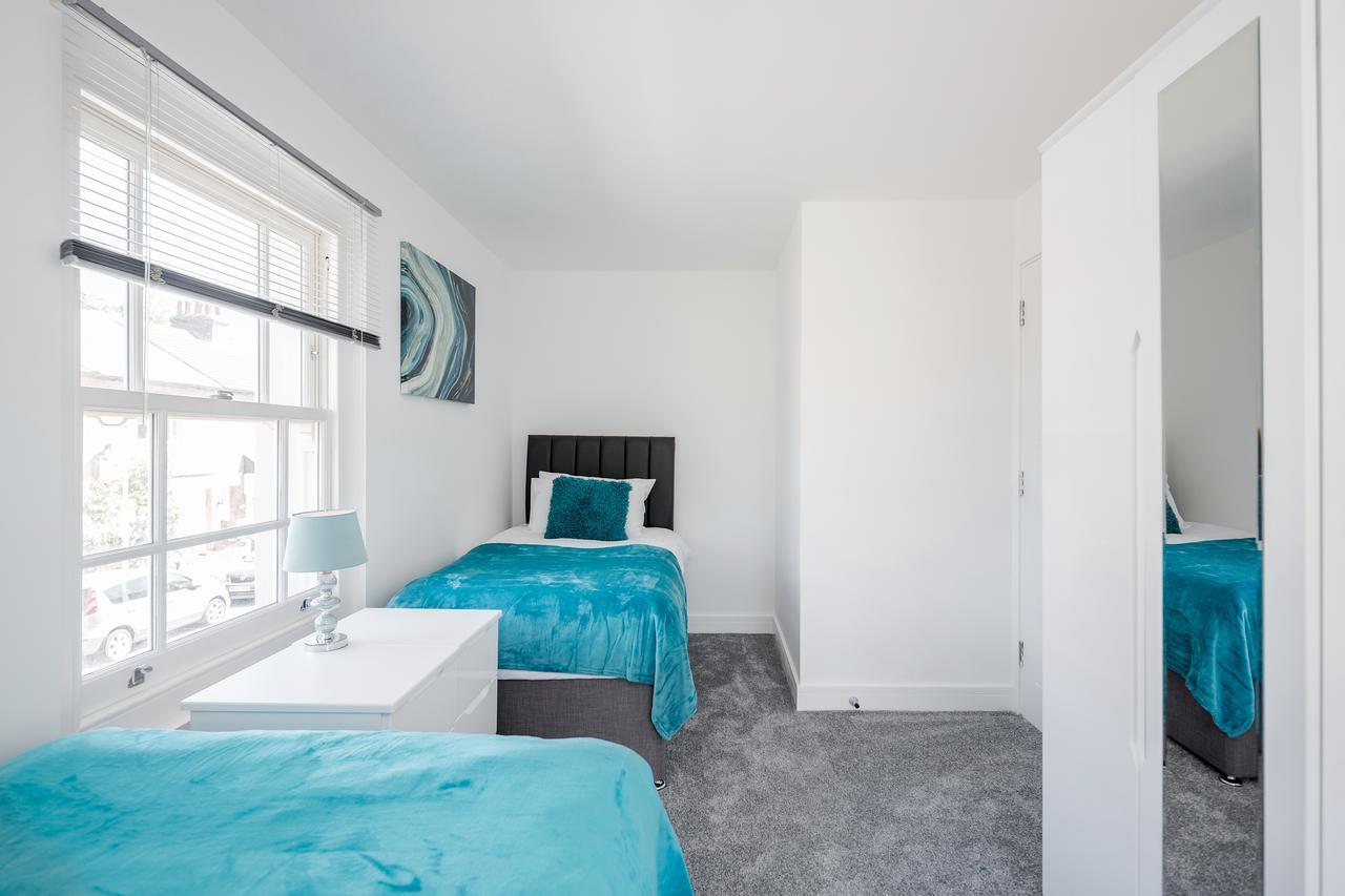Elthorne Luxury Apartments - アクスブリッジ エクステリア 写真